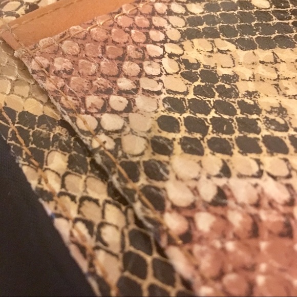 Kenneth Cole Reaction Wristlet / Wallet (New) - Picture 3 of 8